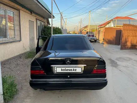 Mercedes-Benz E 320 1994 года за 2 400 000 тг. в Алматы – фото 20