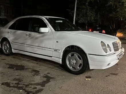 Mercedes-Benz E 230 1998 года за 3 400 000 тг. в Караганда – фото 17