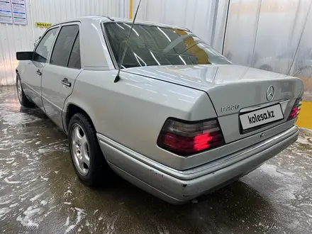 Mercedes-Benz E 220 1994 года за 2 200 000 тг. в Караганда – фото 2