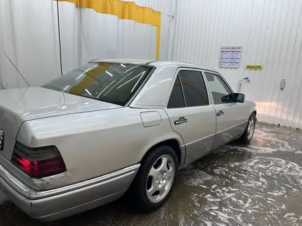 Mercedes-Benz E 220 1994 года за 2 200 000 тг. в Караганда – фото 5