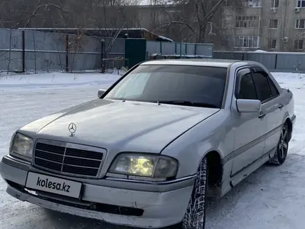 Mercedes-Benz C 180 1995 года за 2 000 000 тг. в Актобе – фото 4