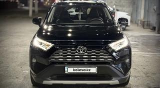 Toyota RAV4 2021 года за 14 800 000 тг. в Шымкент