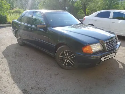 Mercedes-Benz C 180 1995 года за 1 800 000 тг. в Караганда