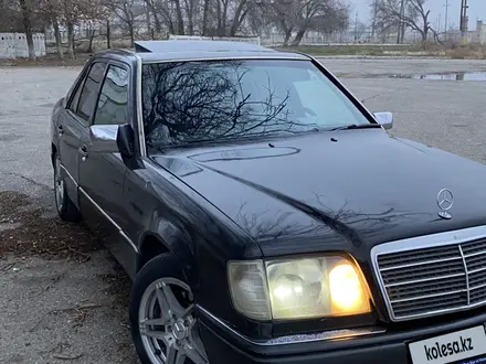 Mercedes-Benz E 220 1993 года за 1 200 000 тг. в Тараз – фото 9