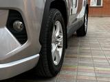 Toyota RAV4 2020 года за 12 400 000 тг. в Атырау – фото 2