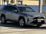 Toyota RAV4 2020 года за 12 400 000 тг. в Атырау