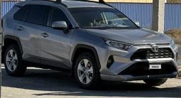 Toyota RAV4 2020 года за 12 400 000 тг. в Атырау