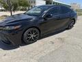 Toyota Camry 2021 года за 7 800 000 тг. в Актау – фото 2