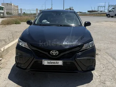 Toyota Camry 2021 года за 7 800 000 тг. в Актау
