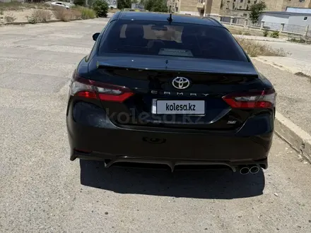 Toyota Camry 2021 года за 7 800 000 тг. в Актау – фото 3