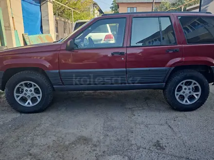 Jeep Grand Cherokee 1993 года за 3 000 000 тг. в Алматы