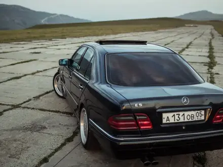 Mercedes-Benz E 280 1998 года за 10 000 тг. в Караганда – фото 2