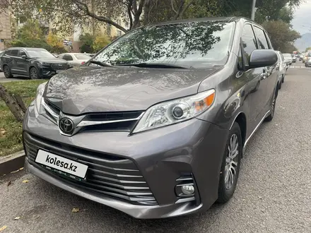 Toyota Sienna 2018 года за 15 400 000 тг. в Алматы – фото 4