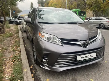 Toyota Sienna 2018 года за 15 400 000 тг. в Алматы – фото 28