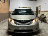 Toyota Sienna 2015 годаfor15 800 000 тг. в Шымкент