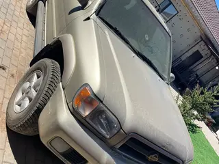 Nissan Pathfinder, 2000