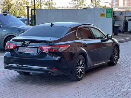 Toyota Camry 2022 года за 16 950 000 тг. в Астана – фото 4