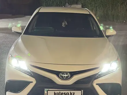 Toyota Camry 2021 года за 12 700 000 тг. в Атырау – фото 9