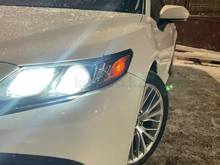 Toyota Camry 2021 года за 12 700 000 тг. в Атырау – фото 2