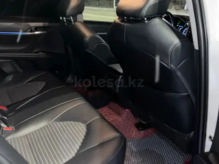 Toyota Camry 2021 года за 12 700 000 тг. в Атырау – фото 6
