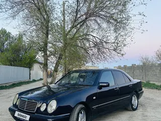 Mercedes-Benz E 240