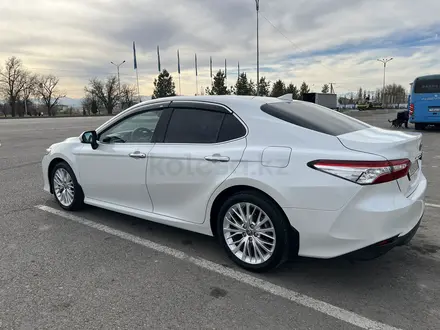 Toyota Camry 2020 года за 15 000 000 тг. в Алматы – фото 4