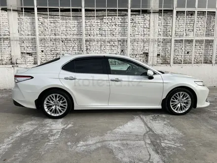 Toyota Camry 2020 года за 15 000 000 тг. в Алматы – фото 31