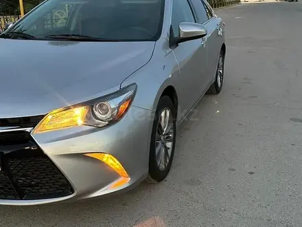 Toyota Camry 2015 года за 9 200 000 тг. в Жанаозен – фото 2
