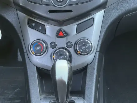 Chevrolet Aveo 2015 года за 3 800 000 тг. в Семей – фото 11