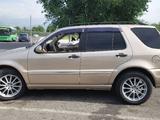 Mercedes-Benz ML 320 2002 года за 3 900 000 тг. в Алматы – фото 3