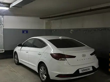 Hyundai Elantra 2019 года за 7 400 000 тг. в Астана