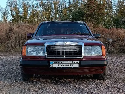 Mercedes-Benz E 230 1991 года за 1 450 000 тг. в Абай (Абайский р-н) – фото 2