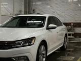 Volkswagen Passat 2018 года за 7 500 000 тг. в Астана