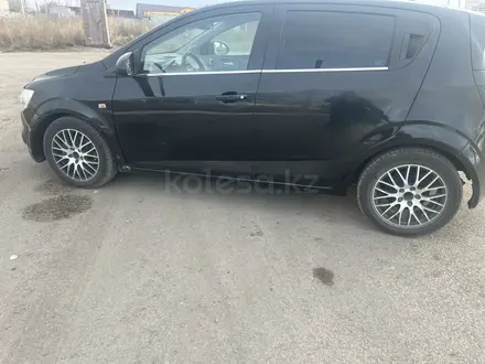 Chevrolet Aveo 2014 года за 3 100 000 тг. в Караганда – фото 4
