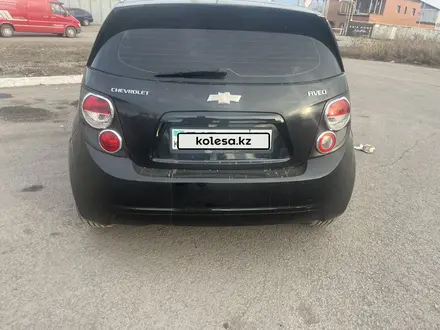 Chevrolet Aveo 2014 года за 3 100 000 тг. в Караганда – фото 2
