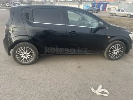 Chevrolet Aveo 2014 года за 3 100 000 тг. в Караганда – фото 5