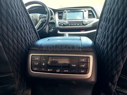 Toyota Highlander 2018 года за 22 500 000 тг. в Актау – фото 9