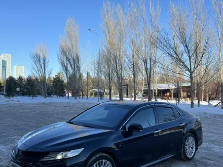 Toyota Camry 2018 года за 14 500 000 тг. в Астана – фото 3