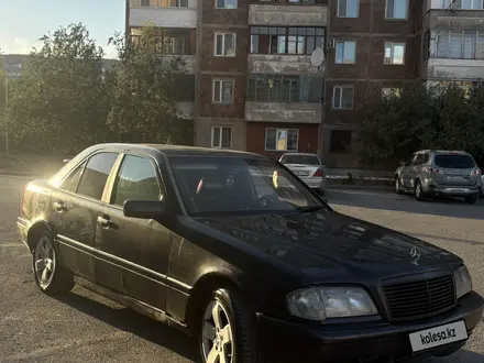 Mercedes-Benz C 180 1993 года за 750 000 тг. в Караганда – фото 2