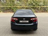 Toyota Camry 2013 года за 7 300 000 тг. в Актобе – фото 4