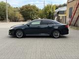 Toyota Camry 2013 года за 7 300 000 тг. в Актобе – фото 2