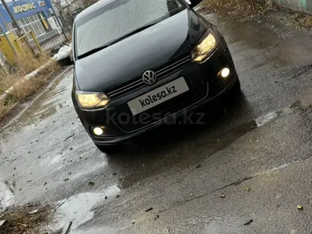 Volkswagen Polo 2015 года за 5 380 000 тг. в Атырау – фото 3