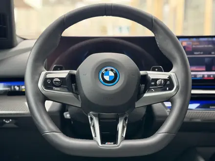 BMW 550 2025 года за 57 750 000 тг. в Астана – фото 15