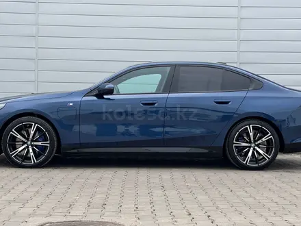 BMW 550 2025 года за 57 750 000 тг. в Астана – фото 2