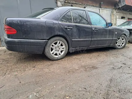 Mercedes-Benz E 55 AMG 1996 года за 1 500 000 тг. в Алматы – фото 3