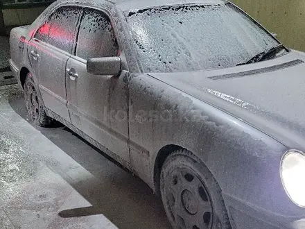 Mercedes-Benz E 280 1999 года за 3 100 000 тг. в Костанай – фото 2