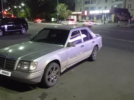 Mercedes-Benz E 200 1995 года за 850 000 тг. в Астана – фото 5