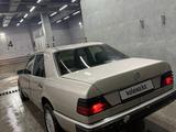 Mercedes-Benz E 230 1991 годаfor1 750 000 тг. в Астана – фото 4