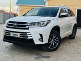 Toyota Highlander 2017 года за 13 000 000 тг. в Атырау