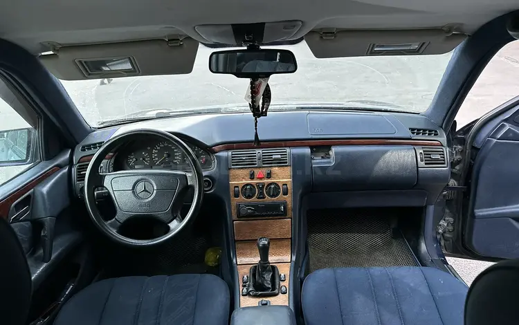 Mercedes-Benz E 200 1997 годаfor1 700 000 тг. в Павлодар